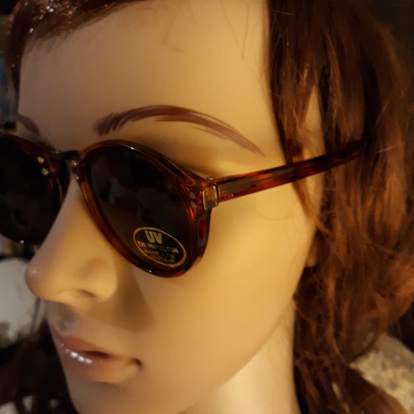 Sunglasses Dark Shaded Leopard Print Sunglasses - Picture 4 of 4